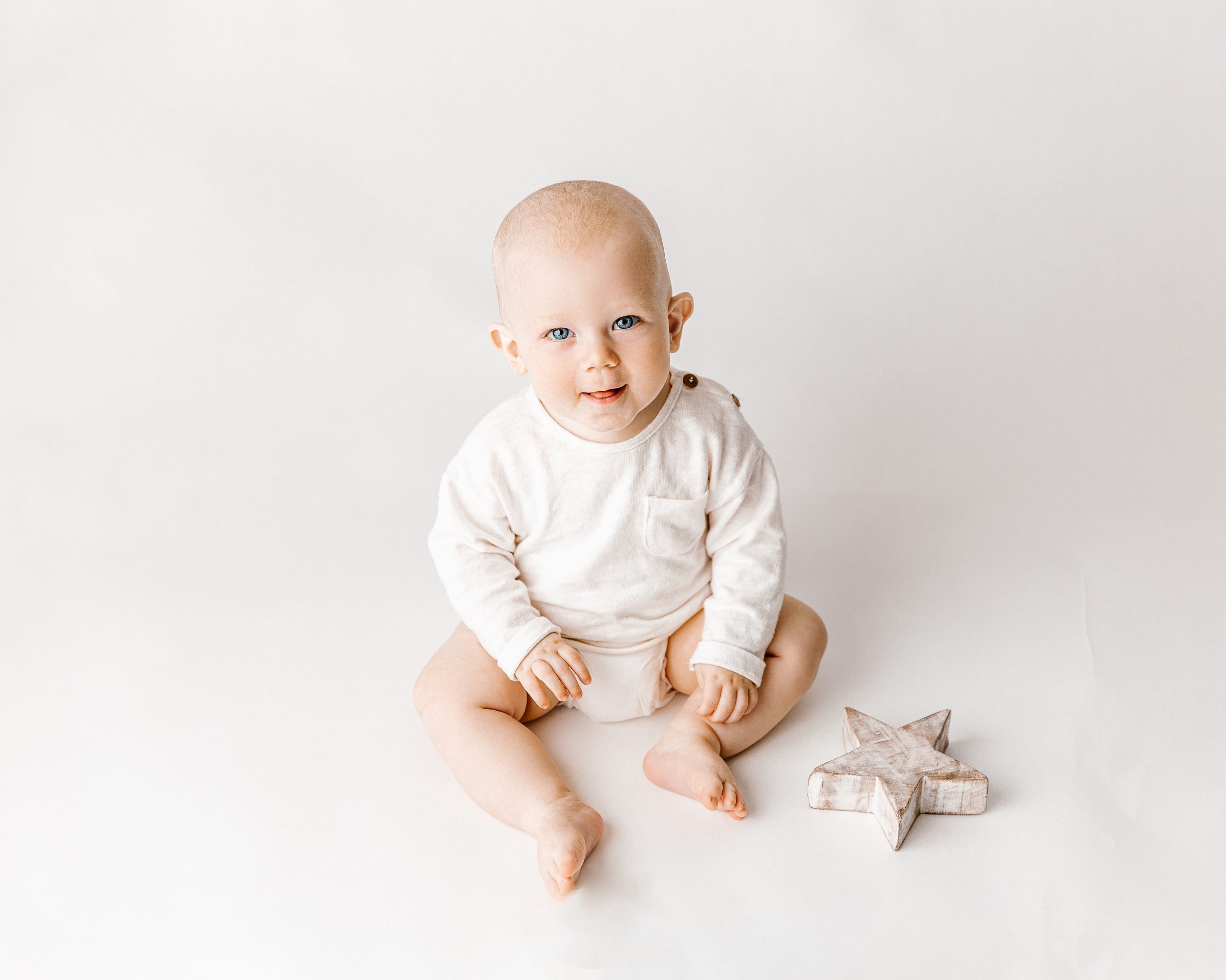 OKAMAKU-FOTOGRAFIA-BEBES-BARCELONA-MINIMALISTA-WHITE